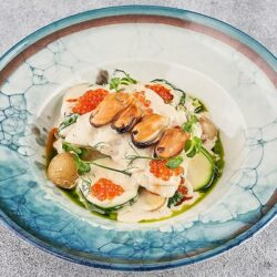 Томленое филе трески в сливочном соусе с копчеными мидиями и овощами 290 г