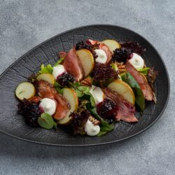 Салат с уткой и грушей 240 г